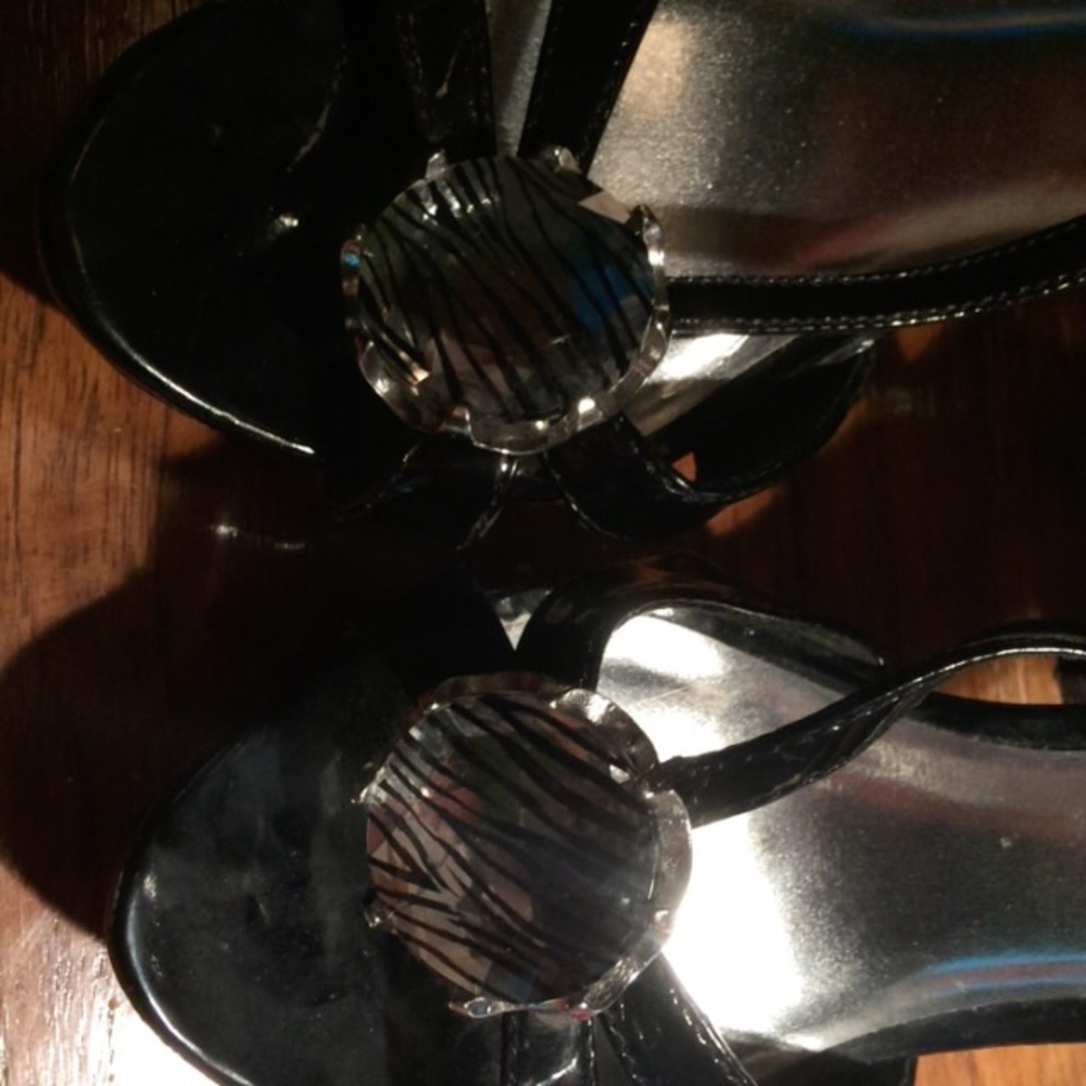 Heels - Picture 2 of 3